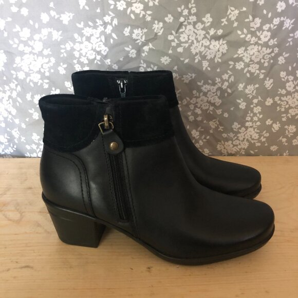 BLACK ANKLE BOOT WITH DOUBLE CLOSURE CLARKS - Picture 2 of 5